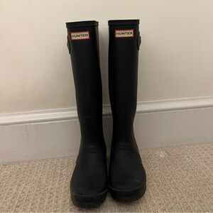 Navy blue Hunter rain boots